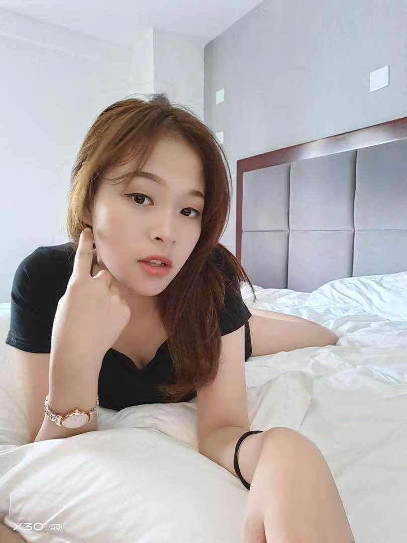 成都市中心挺年轻的兼职妹子